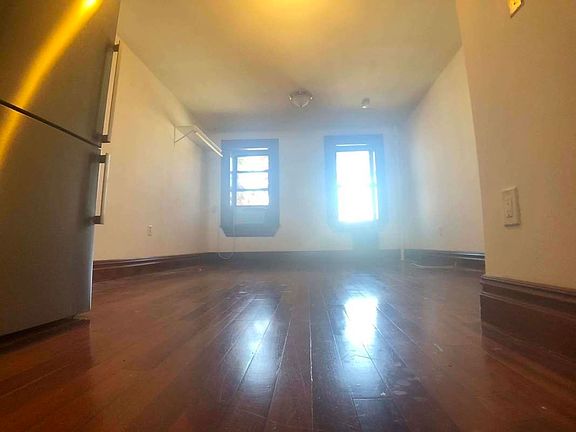2nd image of 510 E 5th St APT 5B