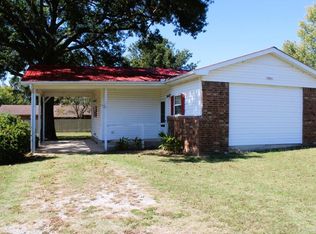 301 Hughes Ave, Mountain View, AR 72560