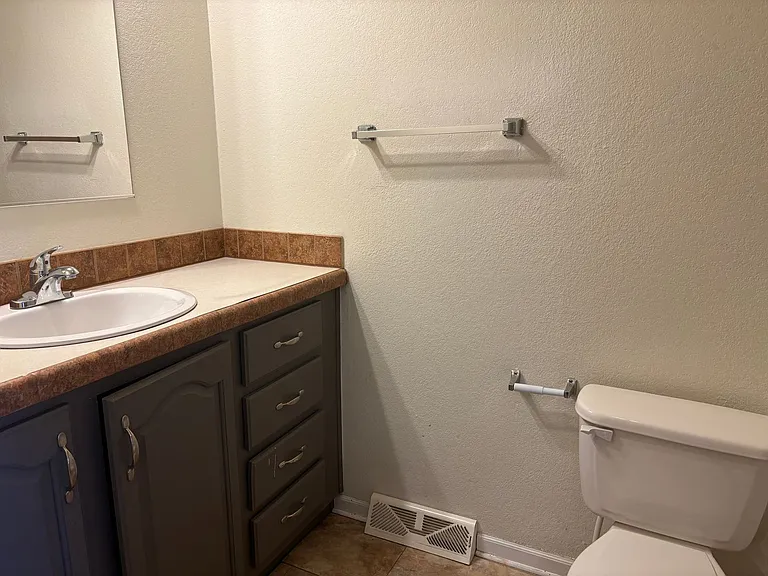 711 Clark Street Duplex — Photo 9
