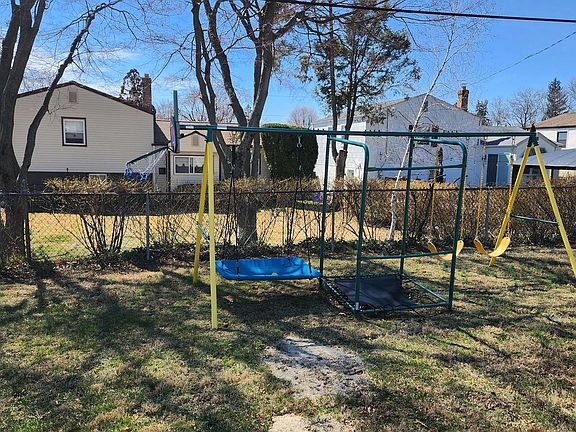 5th image of 1112 Kent Ln