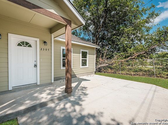 3rd image of 2307 W Poplar St