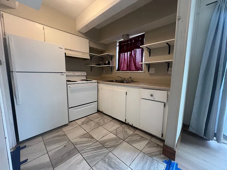 151 Bradley St — Photo 8
