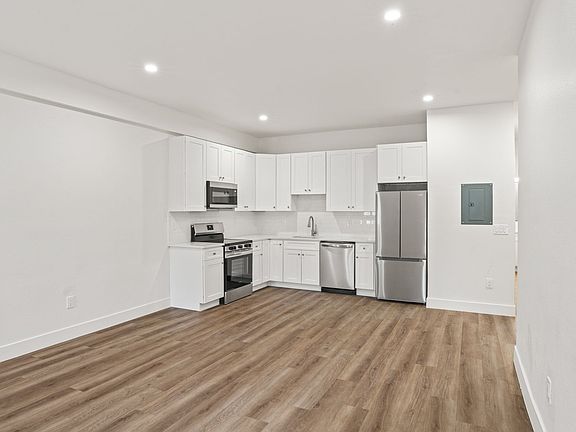 5th image of 1105 11th St APT 1