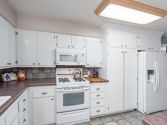 4th image of 3318 Fernside St