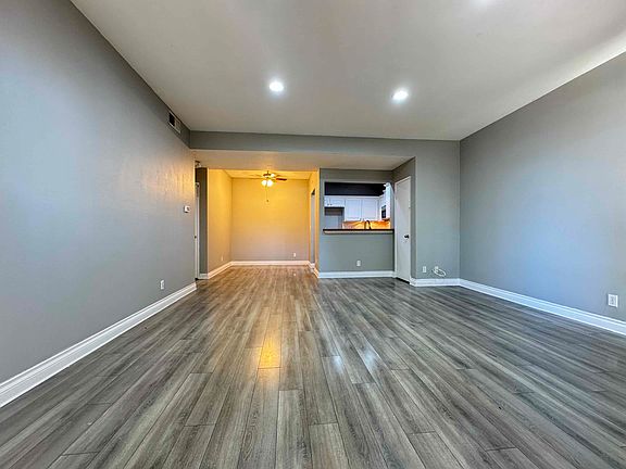 2nd image of 23811 Del Monte Dr Unit 112