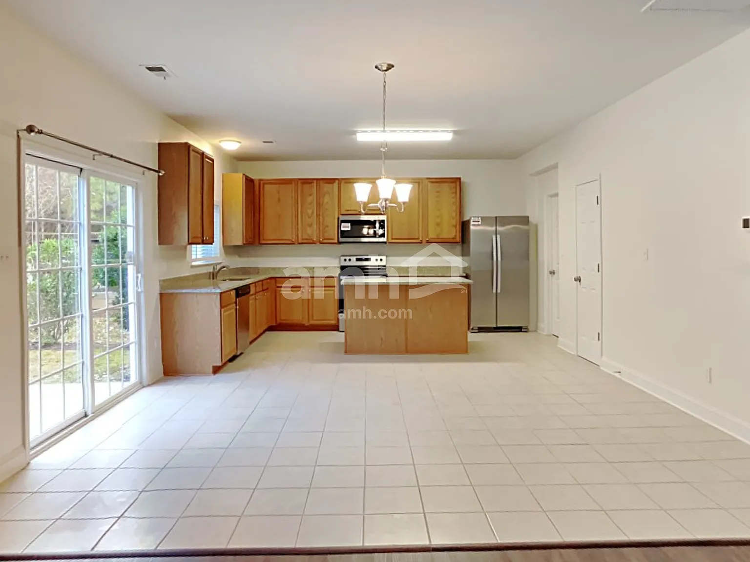 4 bed, 2.5 bath, 2647 sqft, $2,640 — Photo 4