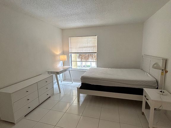 3rd image of 470 NW 20th St APT 304