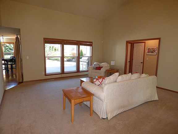 3rd image of 7021 47th Ave NE