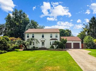 15 Fairfields Court, Huntington Station, NY 11746
