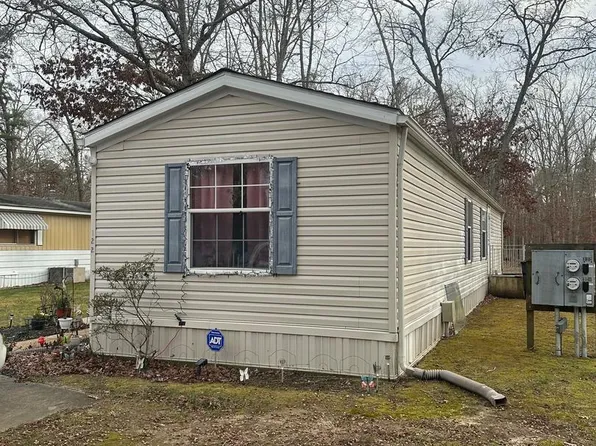 122 Chalet Ln, Vineland, NJ 08360