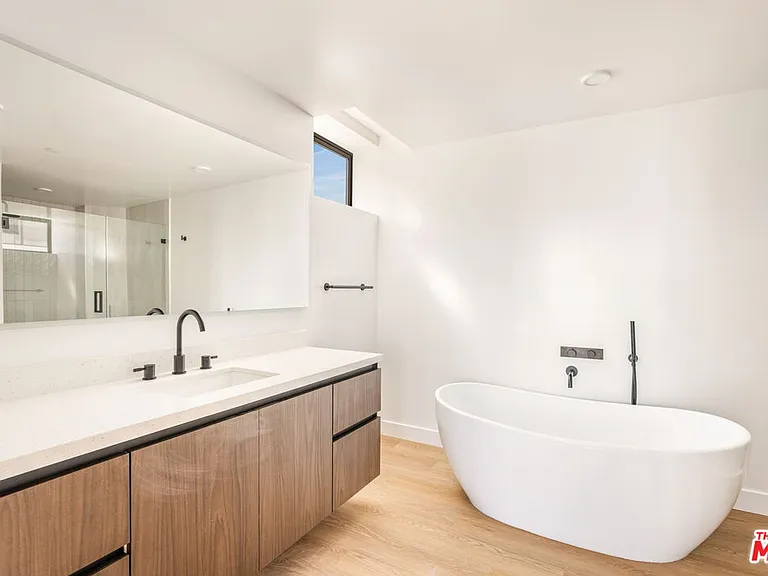 2361 Fox Hills Dr #201 — Photo 13