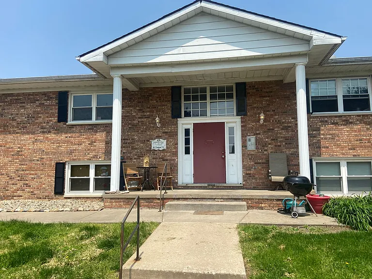 1211 W Chestnut Street — Photo 1