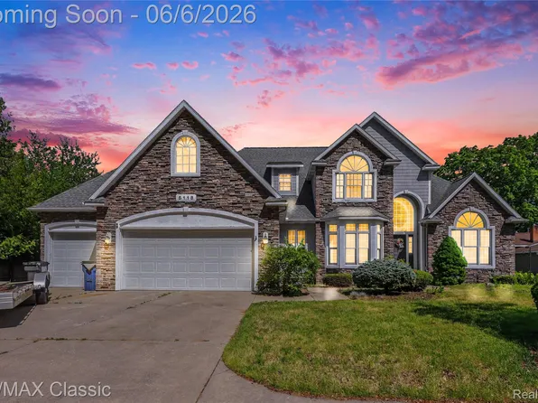 5118 S Shore Dr, Whitehall, MI 49461