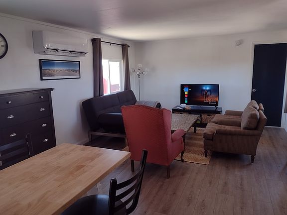 Living room w/ split air