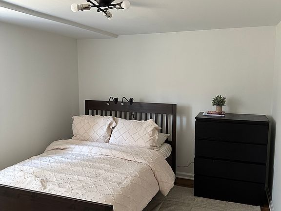 Secondary bedroom with Full bed and 4-drawer chest