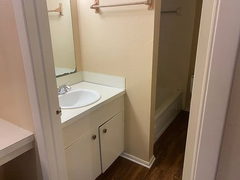 Holik Square Townhomes — Photo 6