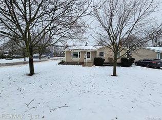 401 4th St, Fenton, MI 48430