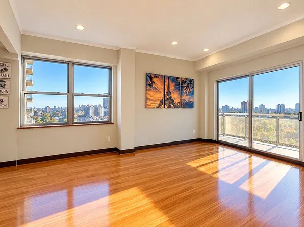 3015 Brighton 6th St APT 10C, Brooklyn, NY 11235