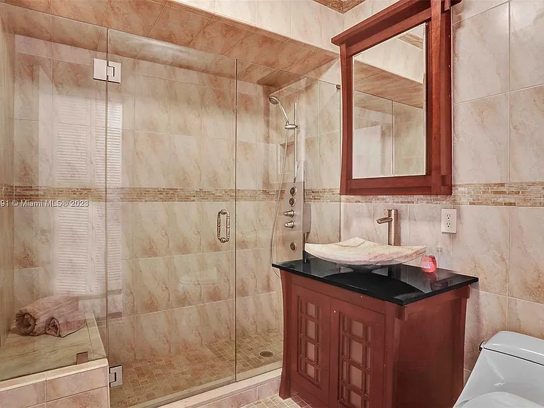 9101 N Bayshore Dr — Photo 32