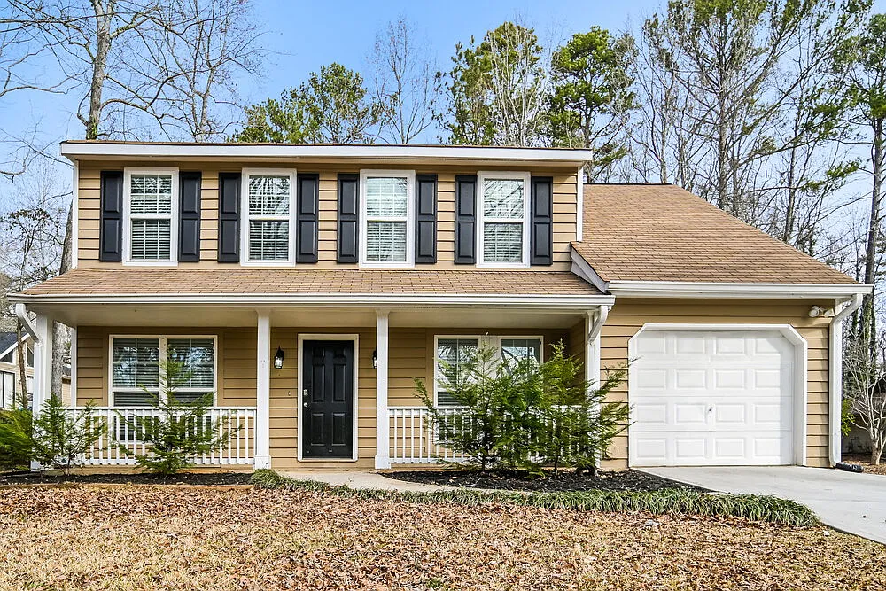 4 bed, 2.5 bath, 1656 sqft, $2,130 — Photo 1