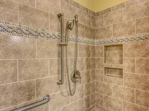 5th image of 1116 Maplechase Drive SE