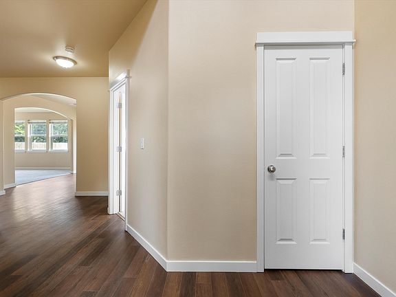3rd image of 4907 Malaga Dr