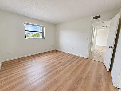 2 bed, 870 sqft, $2,200 — Photo 3