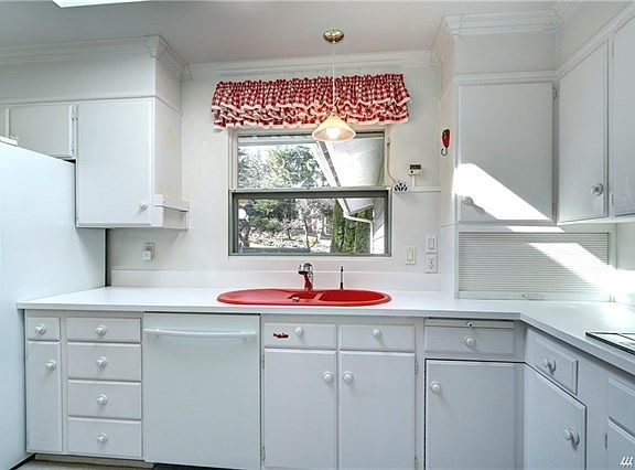 4th image of 15042 SE 15th St