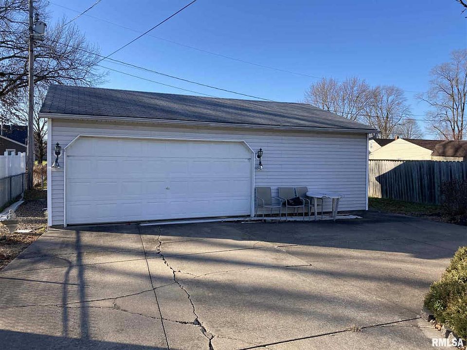 2nd image of 2415 45th St