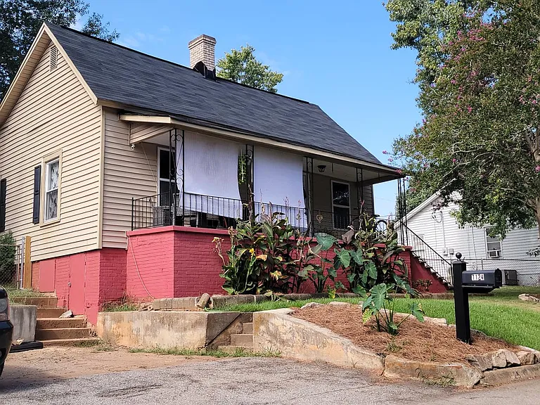 1124 Bennett St — Photo 3