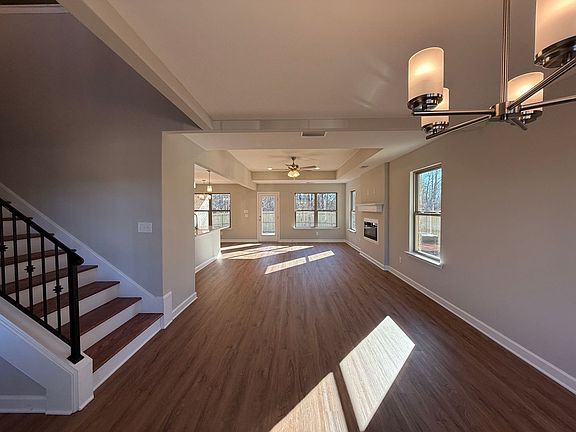 5th image of 1836 Bloomington Cir E
