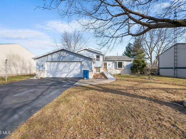 7426 Starcrest Rd, Perrysburg, OH 43551