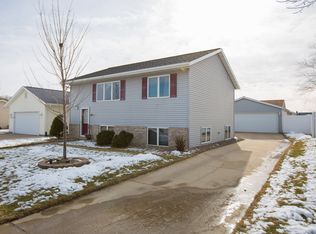 4033 Jill Dr, Waterloo, IA 50701