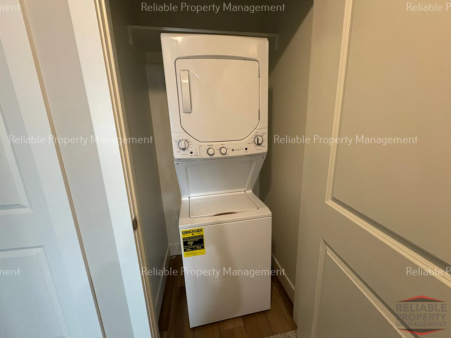 2 bed, 1.5 bath, 933 sqft, $1,295 — Photo 4