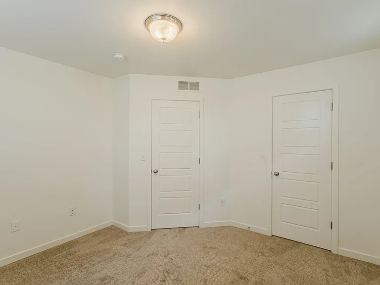 2656 Champagne Ave — Photo 11