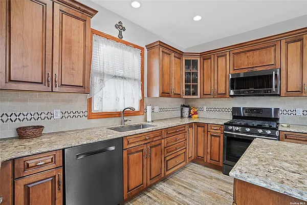 Sold by Century 21 Amiable Realty Group II Inc | media 50