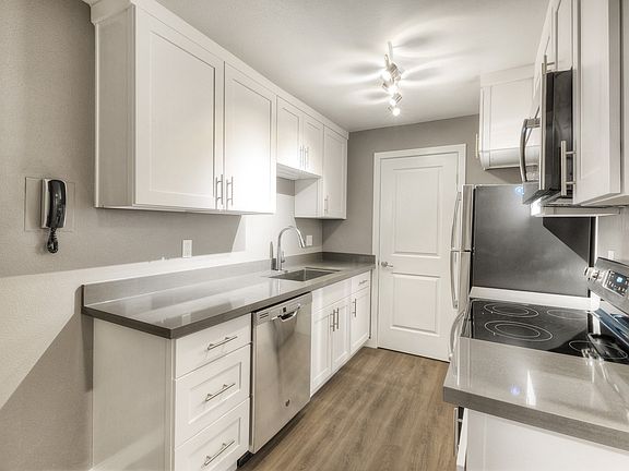 2nd image of 2020 Waverly Pl N APT 3