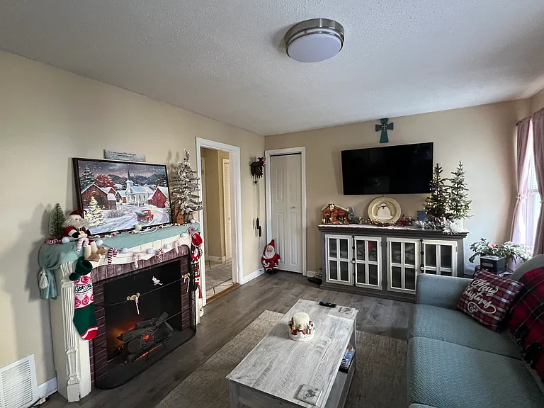 77 N Pond St #1 — Photo 5