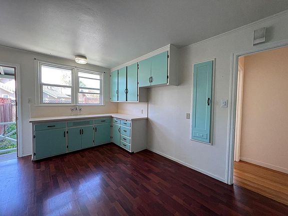 4th image of 1026 S Idaho St