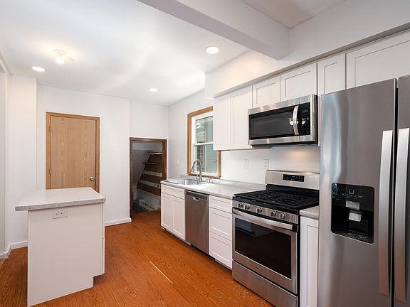 5th image of 919 Lawson Ave E