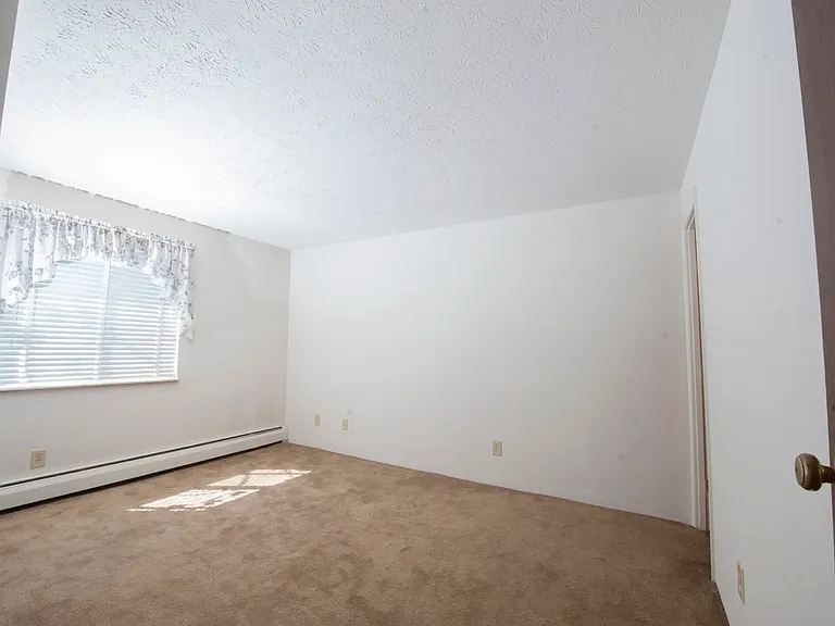 Delshire Apartments — Photo 10