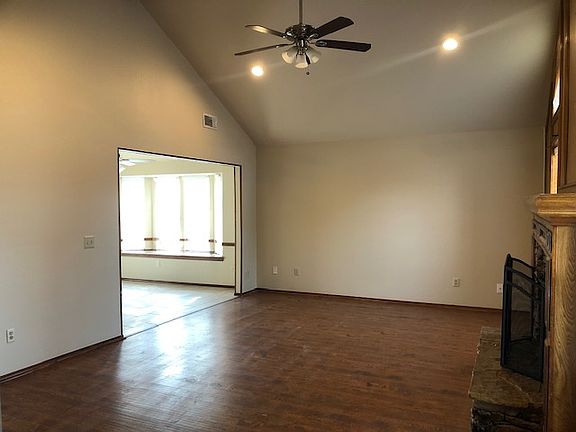 5th image of 402 Kamber Ln