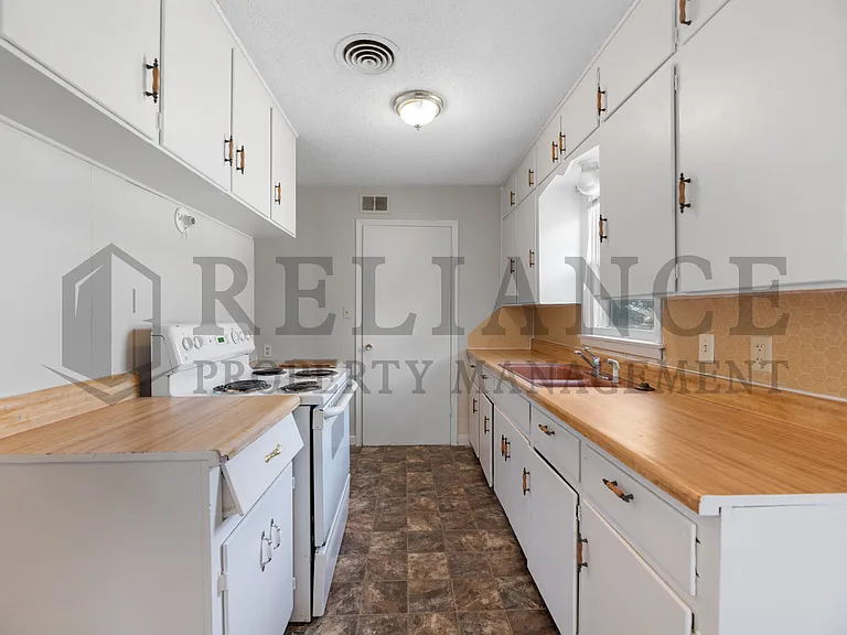2732 N Grove St — Photo 9