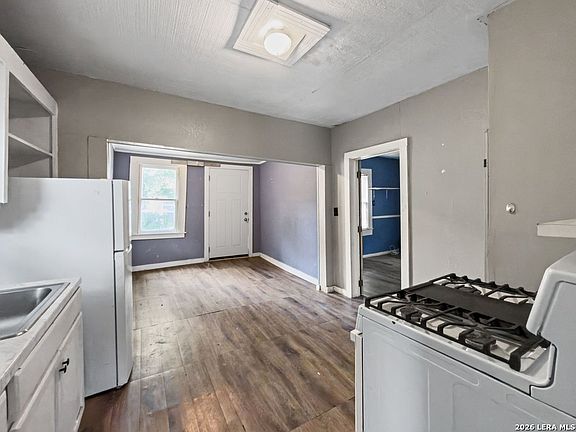 3rd image of 2407 San Fernando