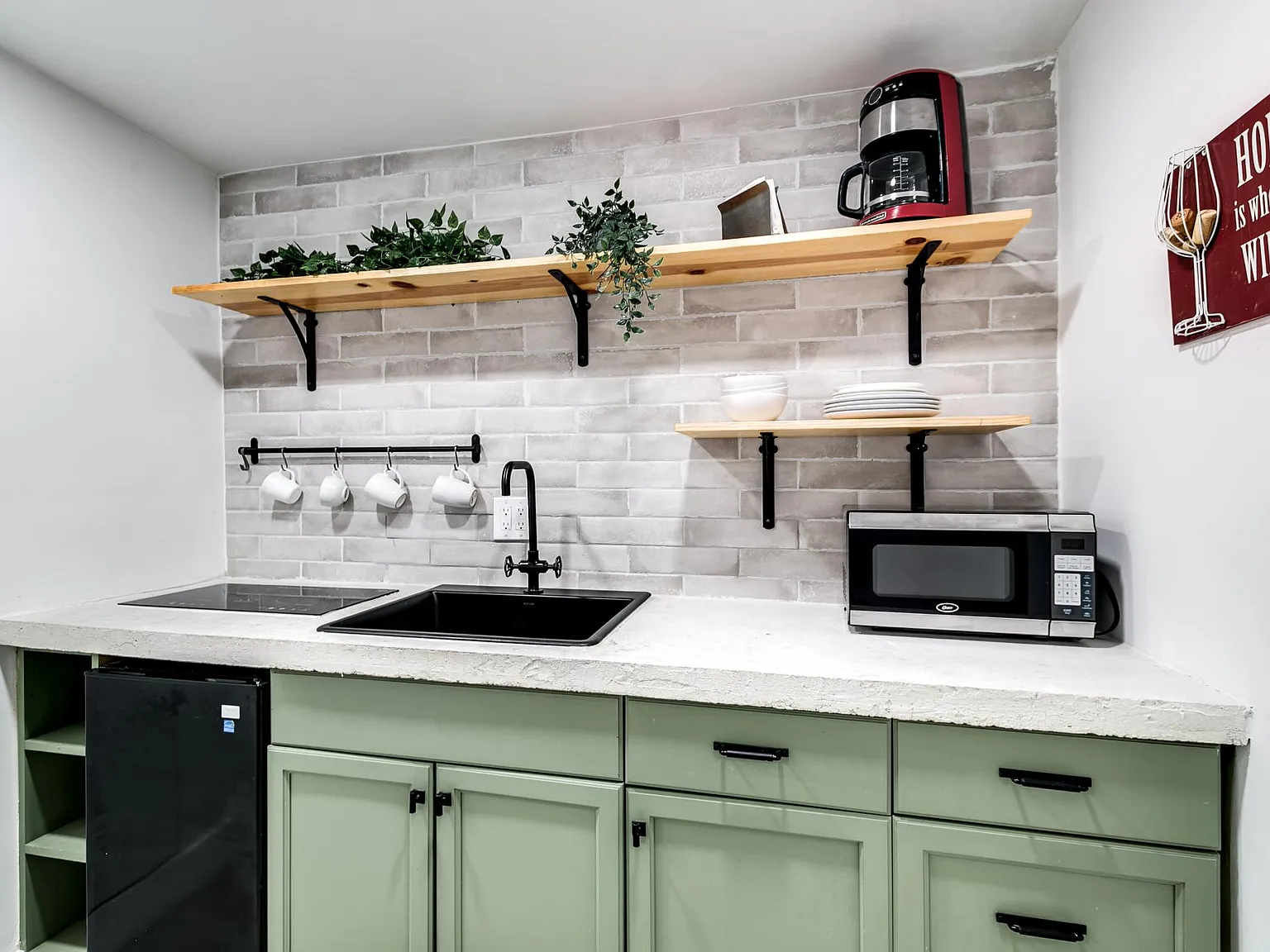 Studio, 300 sqft, $1,875 — Photo 4