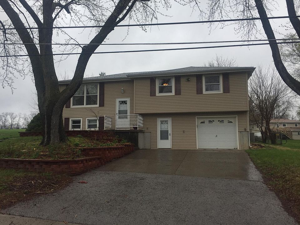1st image of 301 4th St