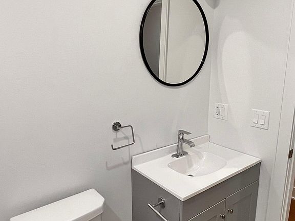 4th image of 4418 N Wolcott Ave APT 1