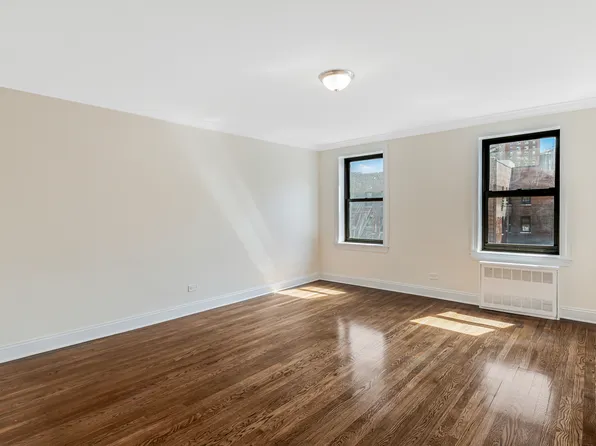 4489 Broadway image 5 of 11