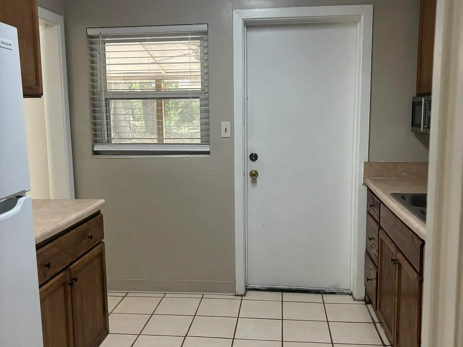 3 bed, 999 sqft, $1,195 — Photo 4