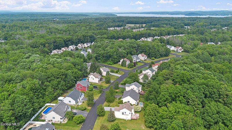 4th image of 30 Lupine Drive